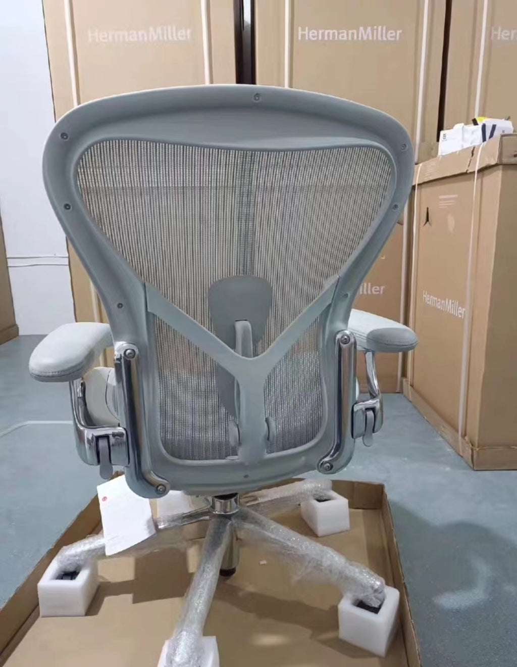 Ergonomic office chair with adjustable lumbar support k7m