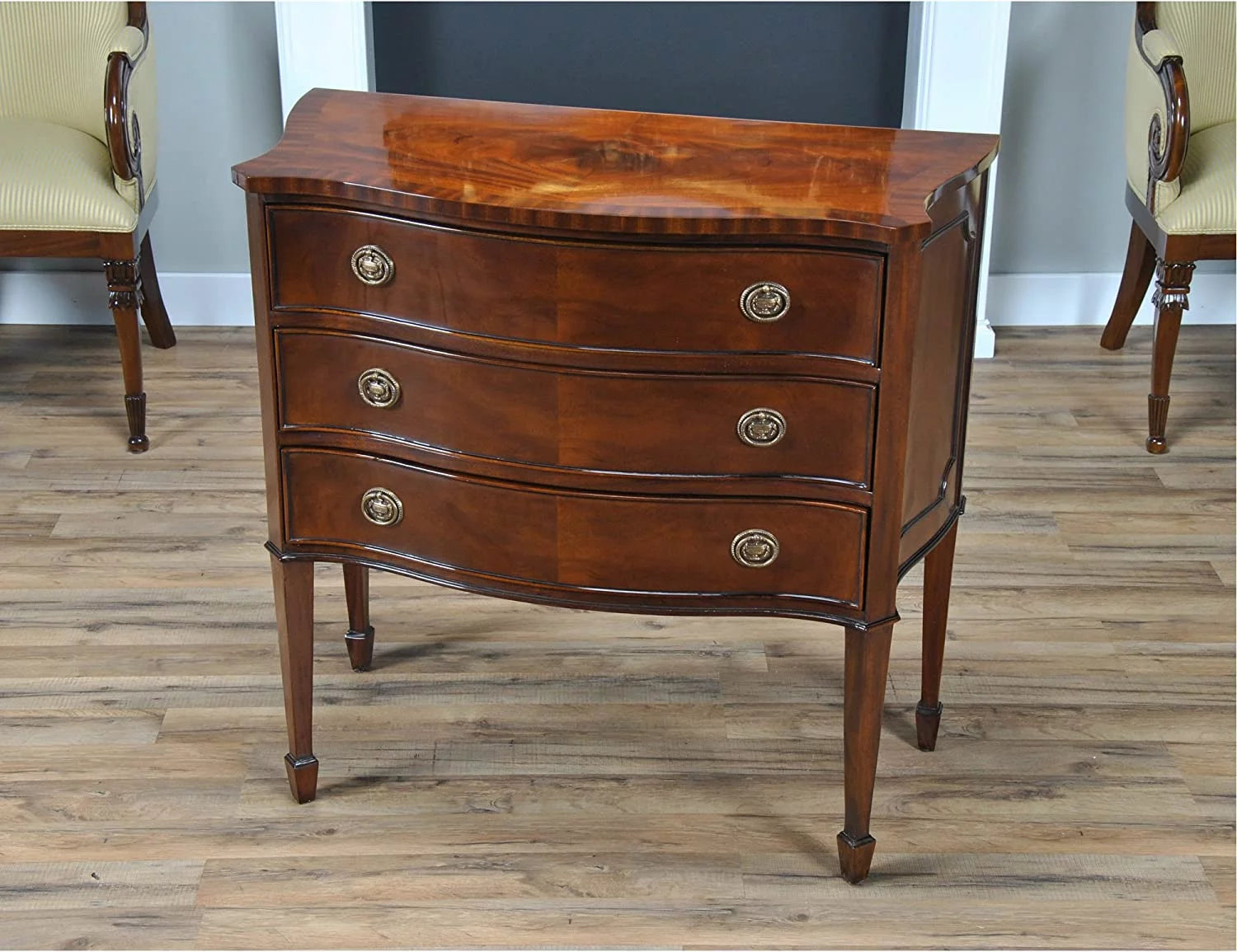 Mahogany Hepplewhite Chest D560441