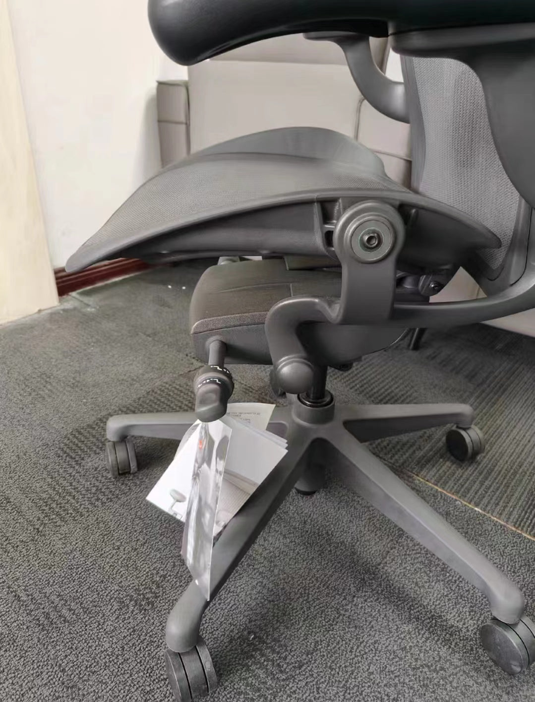 Ergonomic office chair with adjustable lumbar support k7m