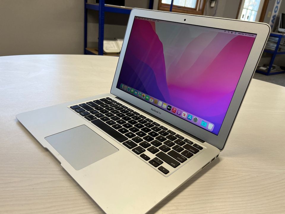 MacBook Air laptop M1 chip 13-inch retina display 8GB RAM 512GB k7