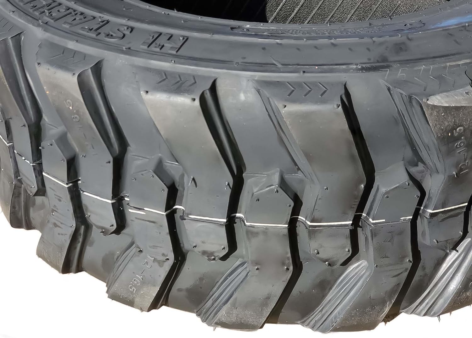 Heavy Duty 12-16.5 12 Ply Skid Steer Tire with Rim Guard Y9649