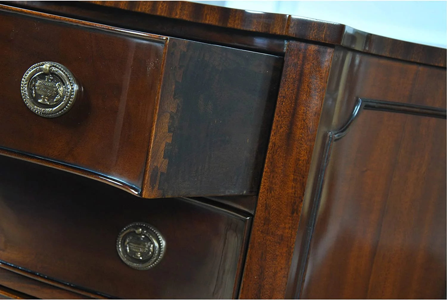 Mahogany Hepplewhite Chest D560441