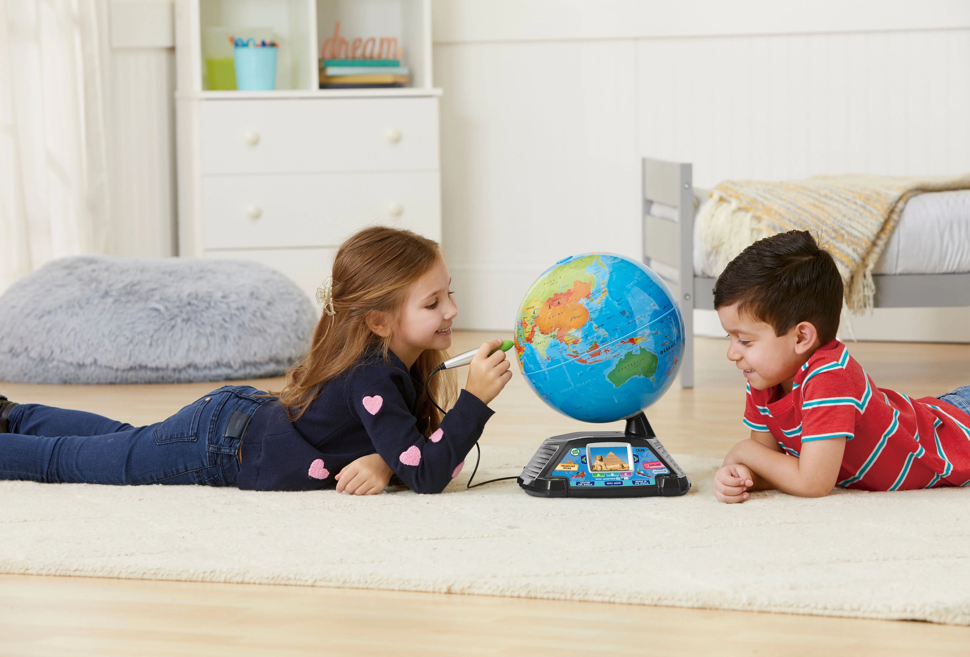 LeapFrog Magic Adventures Interactive Globe with BBC Video S8439