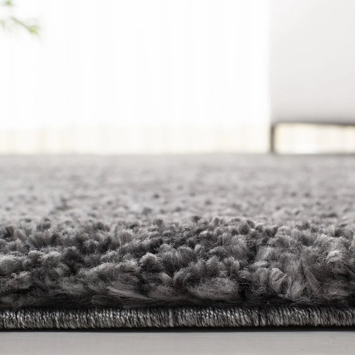 SAFAVIEH August Carlene Plush Shag Area Rug, Grey, 4' x 4' Square U96137
