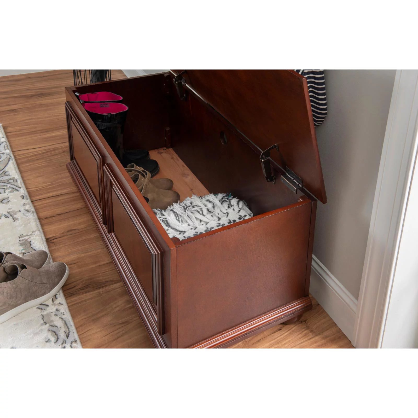 Cedar Storage Chest Cherry Finish k7m