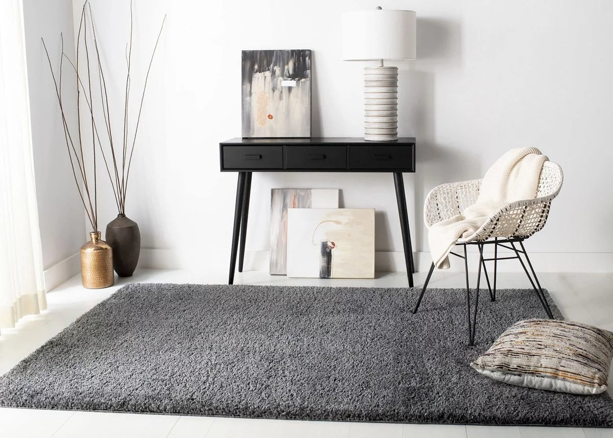 SAFAVIEH August Carlene Plush Shag Area Rug, Grey, 4' x 4' Square U96137