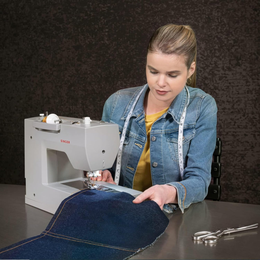 Heavy Duty Sewing Machine with 411 Stitch Applications a7k