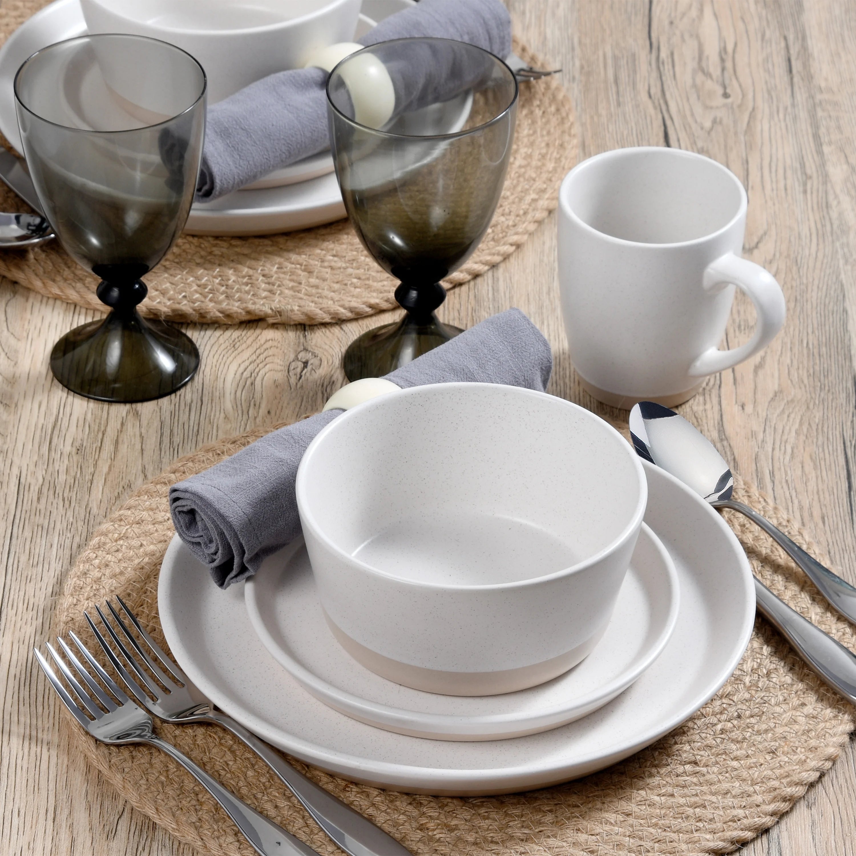 Pfaltzgraff Hudson Cream Stoneware 16-Piece Dinnerware Set W4766
