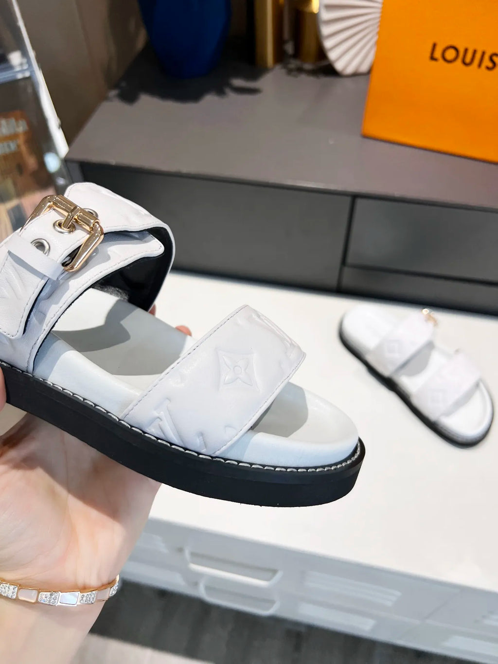 Women's Flat Mule White a7