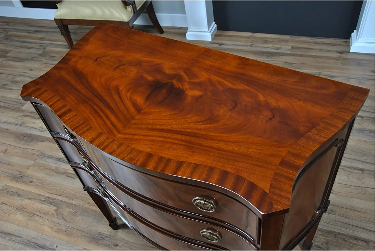 Mahogany Hepplewhite Chest D560441