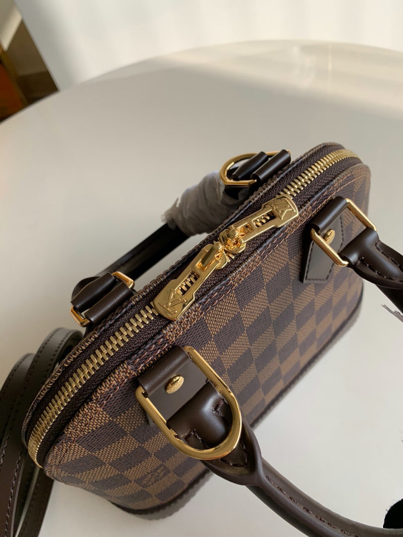 Alma BB handbag k7q
