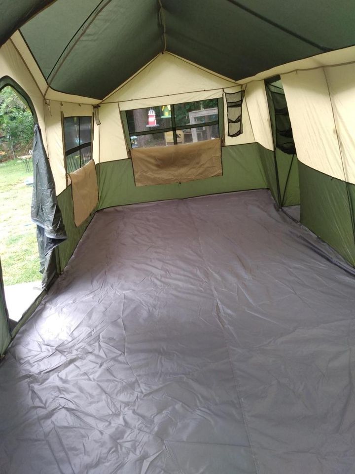12 person cabin tent with 2 closets k7p