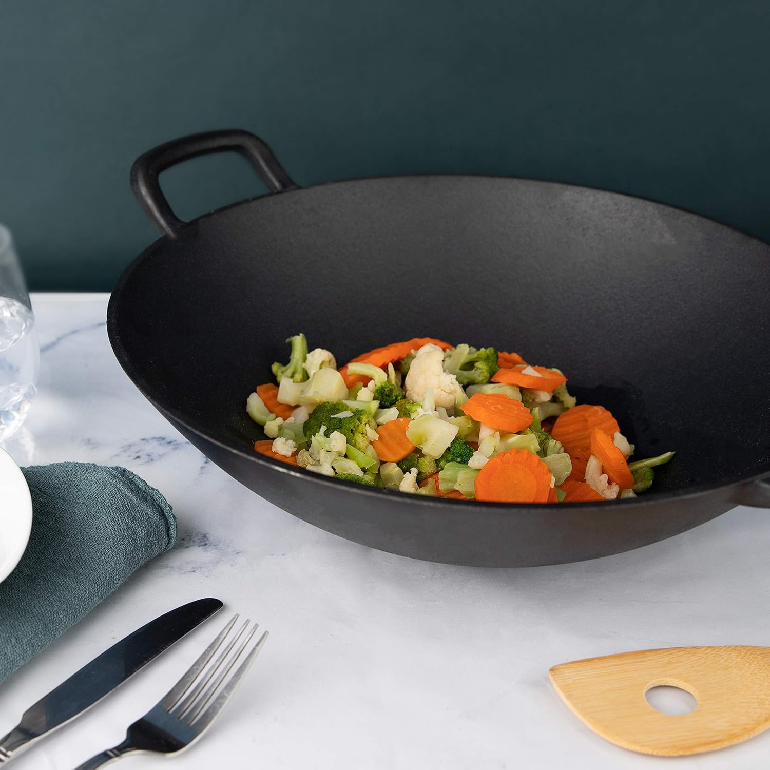Homeries Pre-Seasoned Cast Iron Wok with Wooden Lid 14 Inch Nonstick Frying Pan U3408