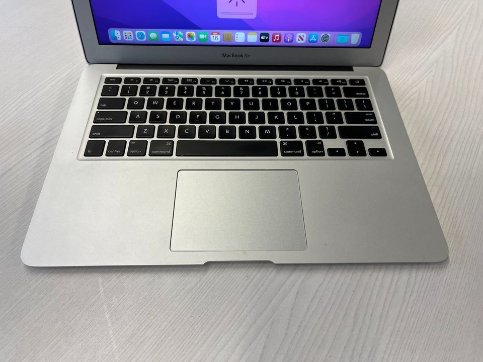 MacBook Air laptop M1 chip 13-inch retina display 8GB RAM 512GB k7